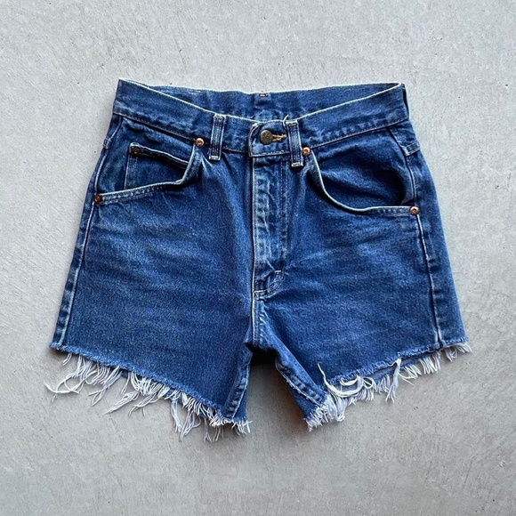 vintage 90s lee mid wash jean shorts 🍓 - Picture 3 of 6